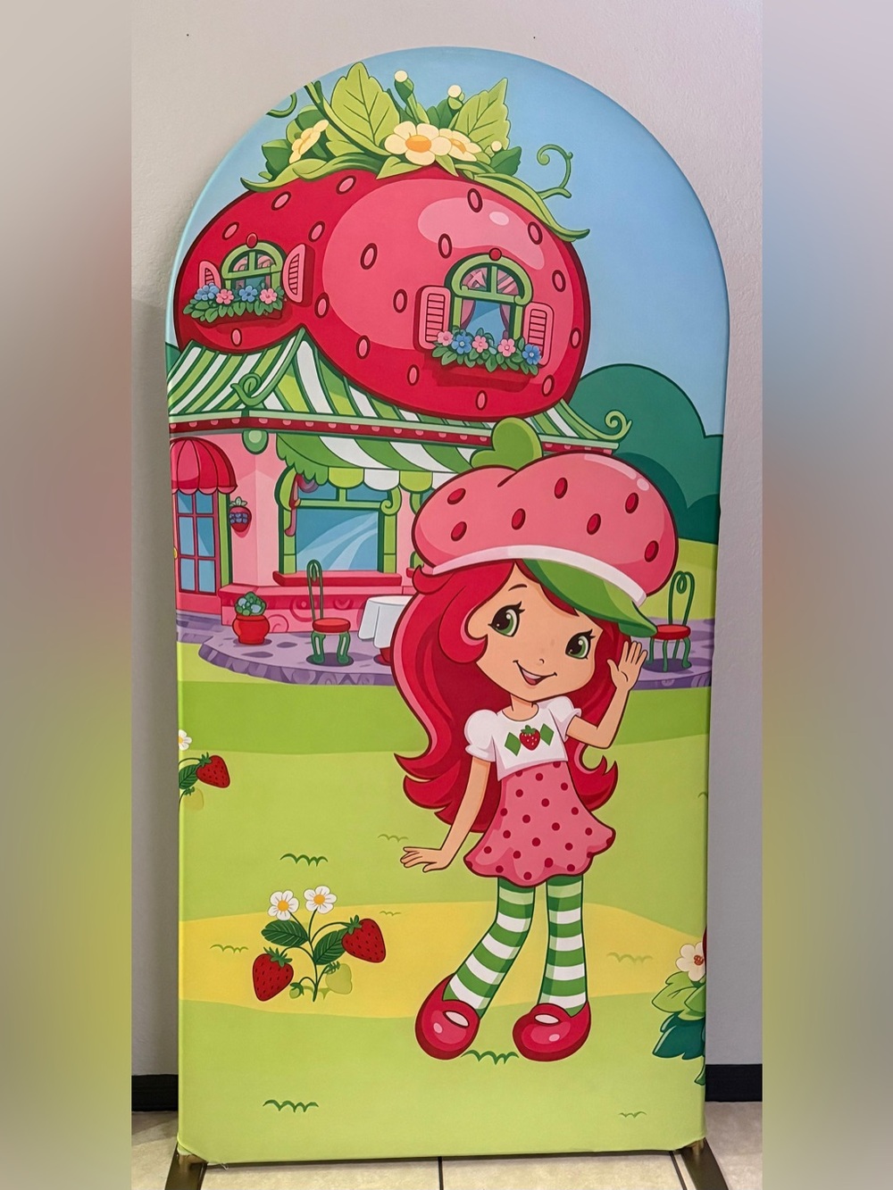 Strawberry Shortcake Arch Backdrop Cover